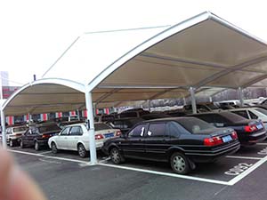 鋼<font color='red'>膜結(jié)構(gòu)車棚</font>特點，怪不得越來越多人選擇！(圖文)
