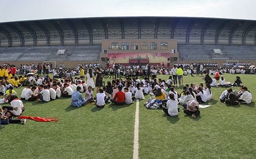 濮陽醫(yī)學(xué)高等?？茖W(xué)校膜結(jié)構(gòu)看臺設(shè)計(jì)效果圖