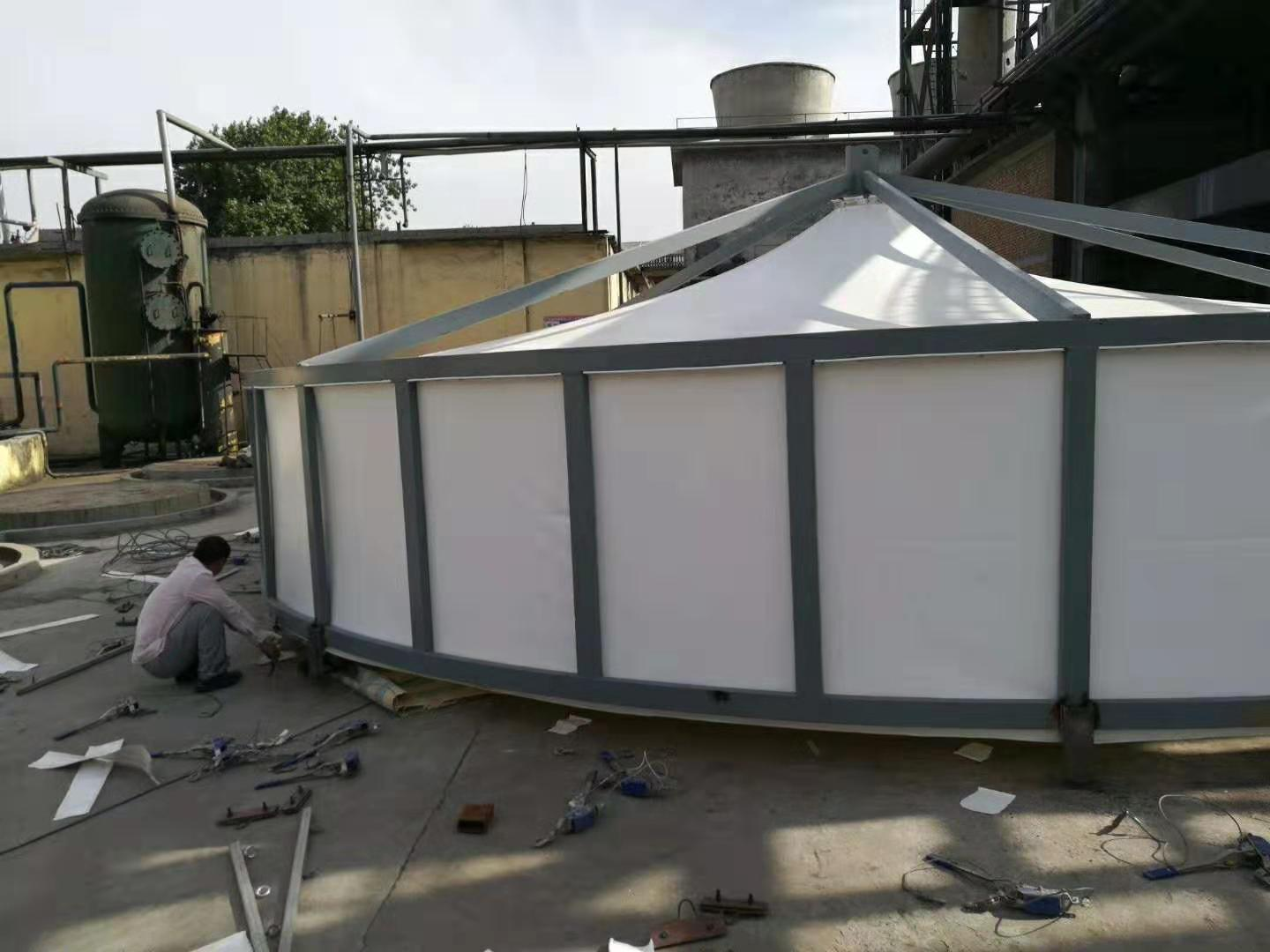 隨動(dòng)式<font color='red'>污水池加蓋</font>密封罩與固定式加蓋相比，有哪些特點(diǎn)