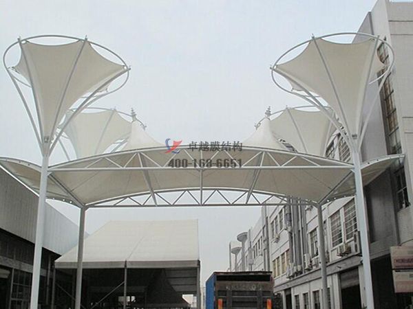 烏魯木齊景觀<font color='red'>張拉膜結(jié)構(gòu)</font>遮陽棚【生產(chǎn)廠家】