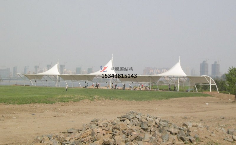 普洱膜結(jié)構(gòu)高爾夫發(fā)球臺(tái)遮陽棚