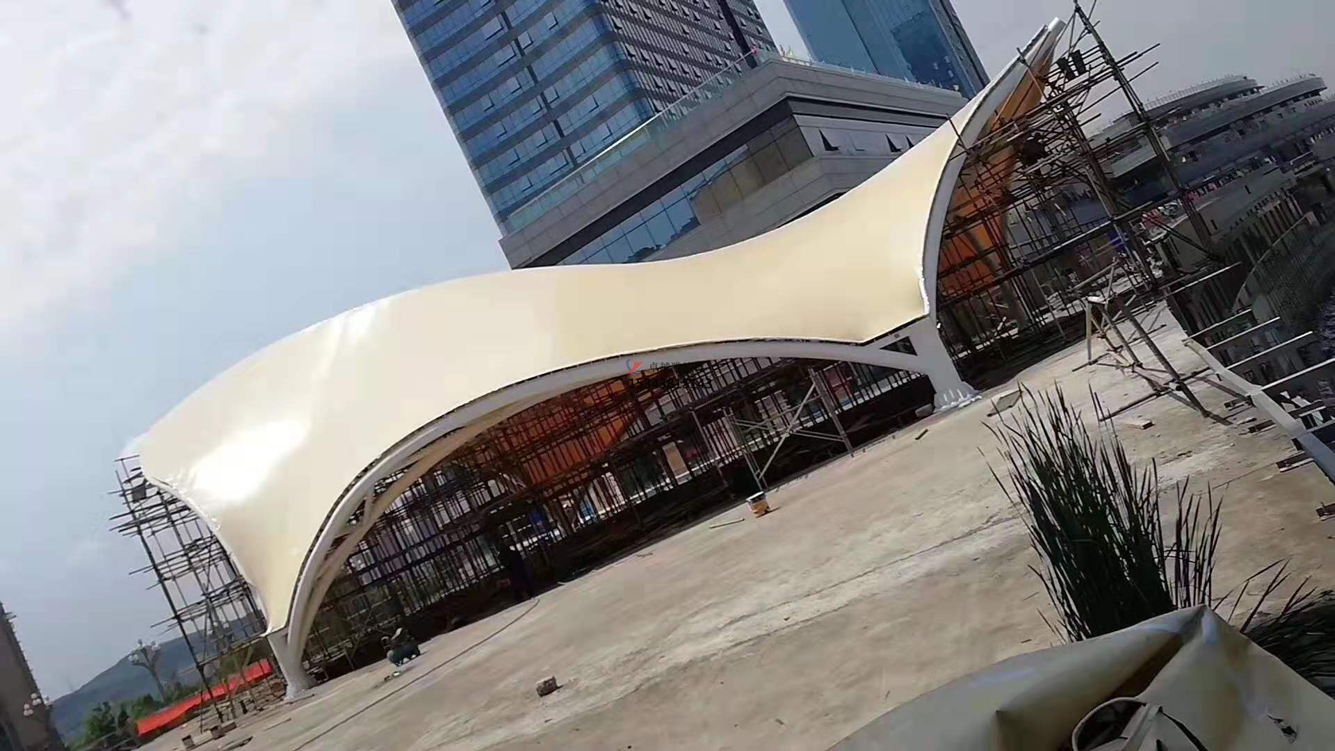 祥云膜結構景觀【張拉膜景觀】承包安裝<font color='red'>價格</font>