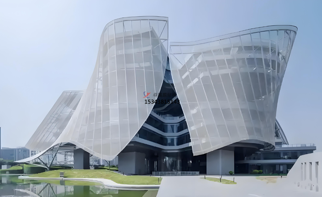 標新立異的柔性膜結(jié)構(gòu)幕墻
